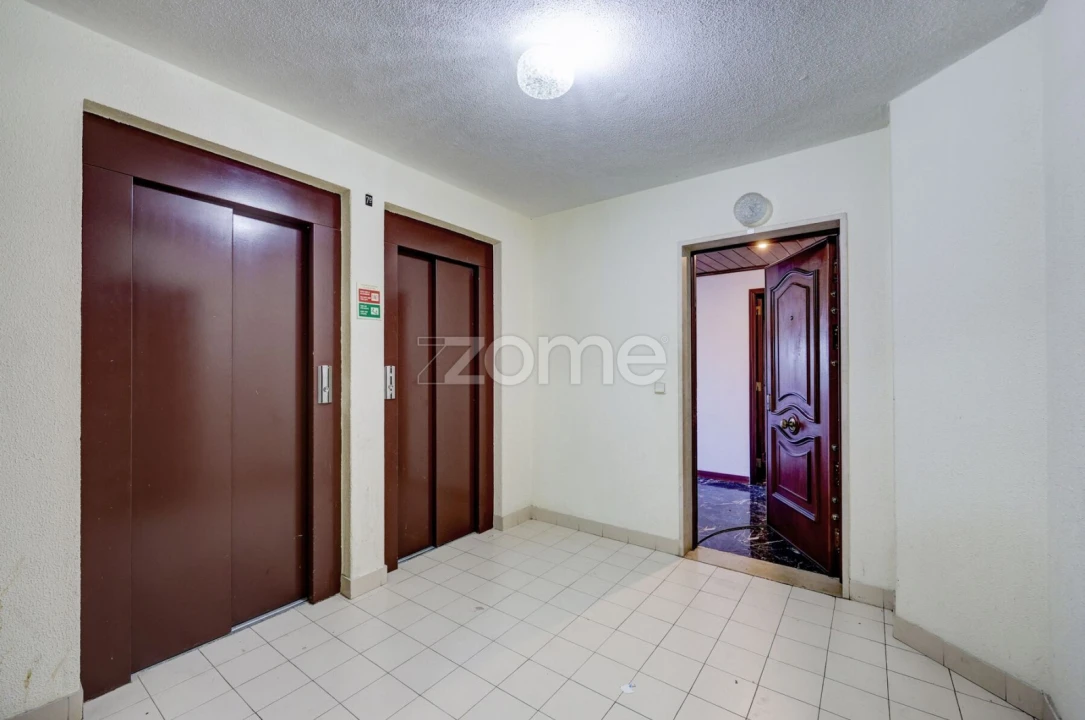 Apartamento T2 para Venda em Rio de Mouro Foto 25