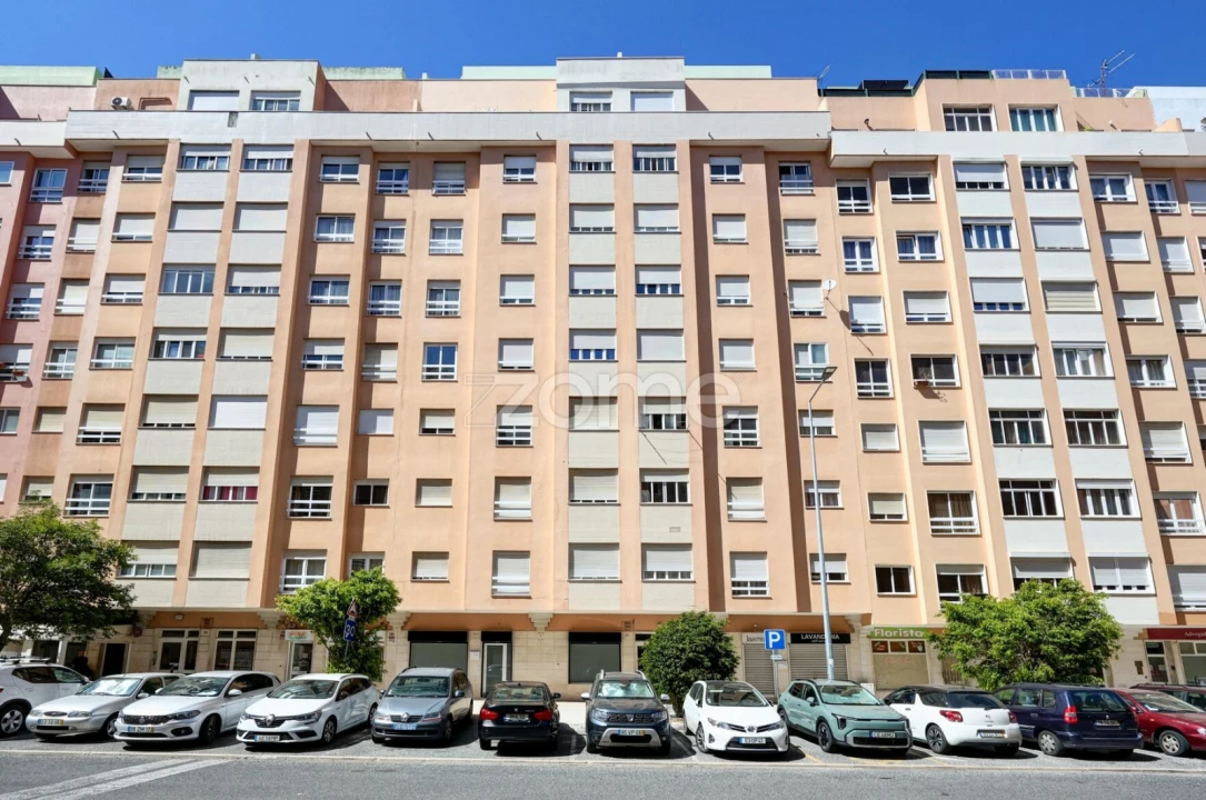 Apartamento T2 para Venda em Rio de Mouro Foto 1