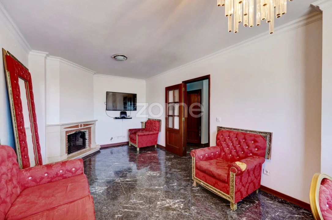 Apartamento T2 para Venda em Rio de Mouro Foto 7
