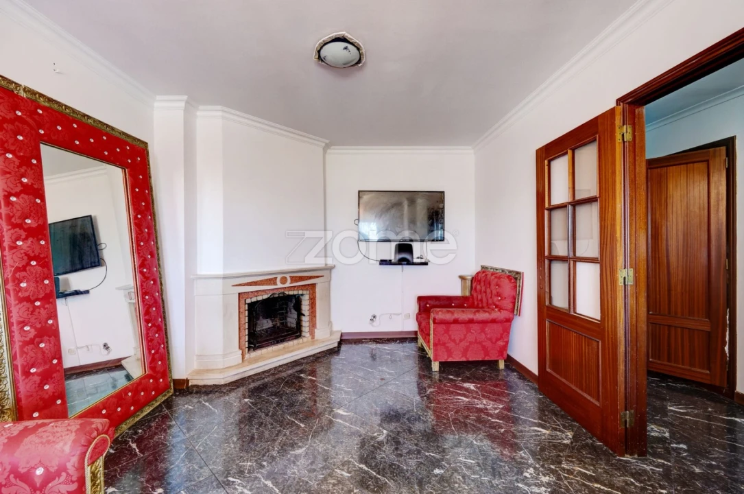 Apartamento T2 para Venda em Rio de Mouro Foto 8