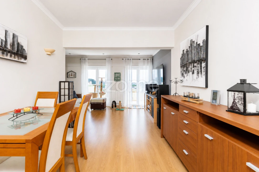 Apartamento T3 para Venda em Rio de Mouro Foto 1