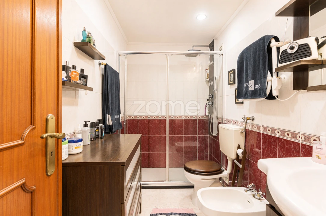Apartamento T3 para Venda em Rio de Mouro Foto 16