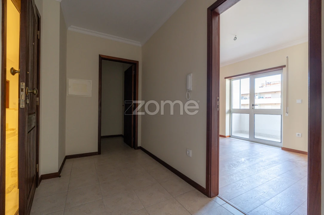 Apartamento T1 para Venda em Tamengos, Aguim e Óis do Bairro Foto 12