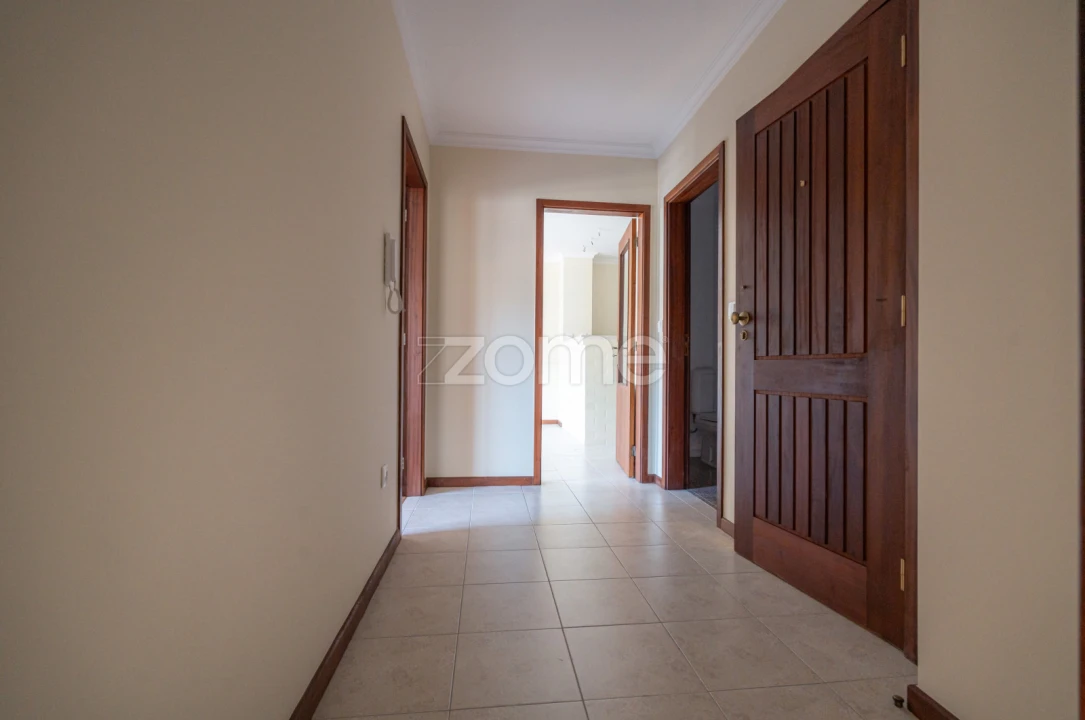 Apartamento T1 para Venda em Tamengos, Aguim e Óis do Bairro Foto 11