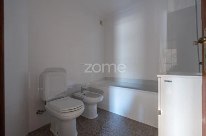 Apartamento T1 para Venda em Tamengos, Aguim e Óis do Bairro