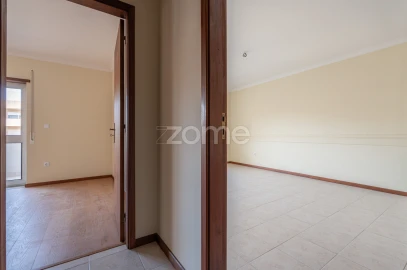 Apartamento T1 para Venda em Tamengos, Aguim e Óis do Bairro
