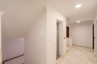 Apartamento T1 para Venda em Tamengos, Aguim e Óis do Bairro