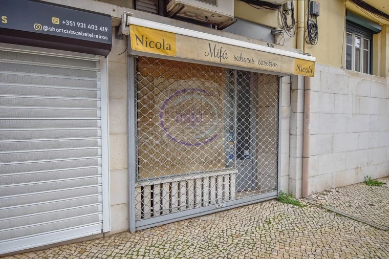 Loja para Arrendamento em Campolide Foto 4