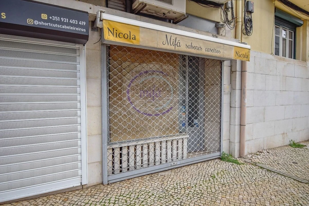 Loja para Venda em Campolide Foto 1