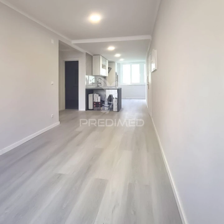 Apartamento T2 para Venda em Benfica Foto 3