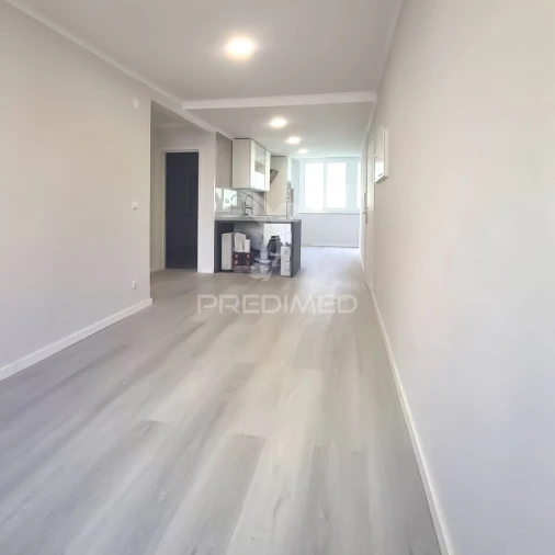 Apartamento T2 para Venda em Benfica Foto 5