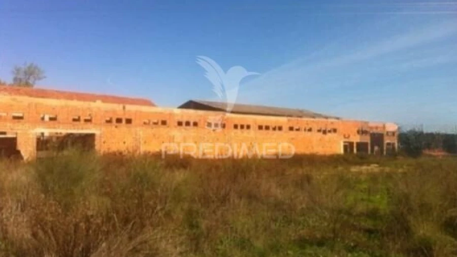 Armazém para Venda em Povoa da Isenta