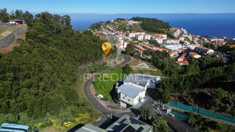 Terreno para Venda em Caniço