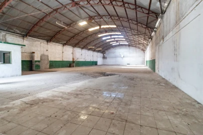 Armazém para Venda em Eiras e São Paulo de Frades