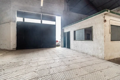 Armazém para Venda em Eiras e São Paulo de Frades