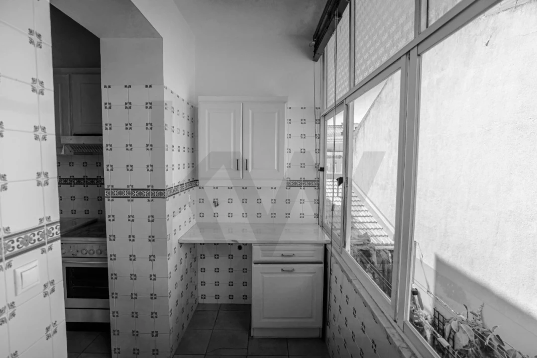 Apartamento T2 para Venda em Campolide Foto 13