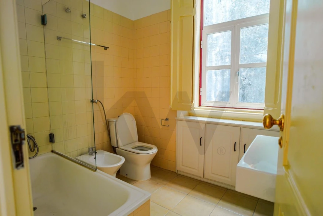 Apartamento T2 para Venda em Campolide Foto 17