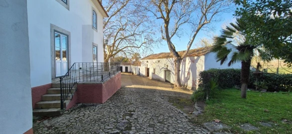 Quinta T6 para Venda em Dois Portos e Runa