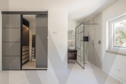 Moradia T5 para Venda em Sesimbra (Santiago)