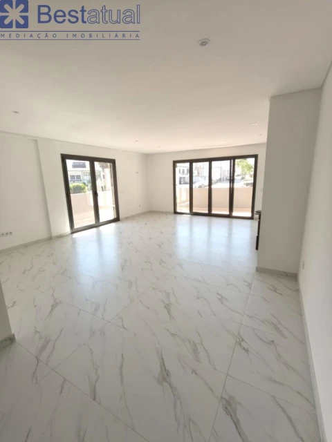 Apartamento T3 para Venda em Arco de Baúlhe e Vila Nune