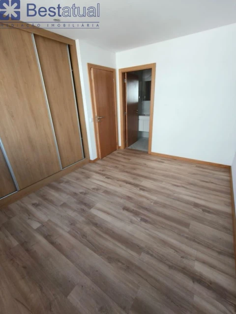 Apartamento T3 para Venda em Arco de Baúlhe e Vila Nune