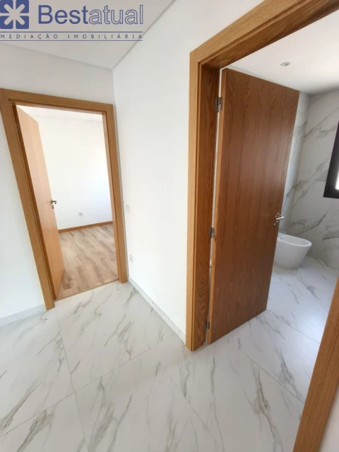 Apartamento T3 para Venda em Arco de Baúlhe e Vila Nune