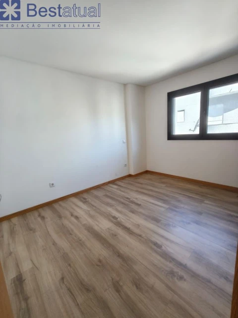 Apartamento T3 para Venda em Arco de Baúlhe e Vila Nune