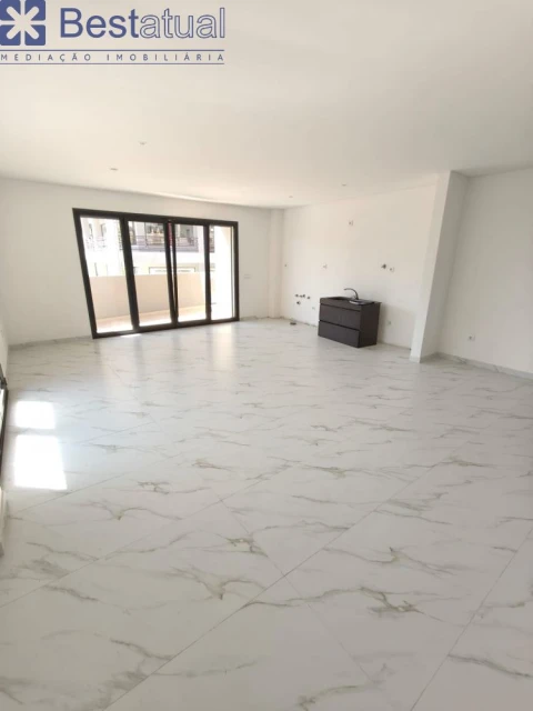 Apartamento T3 para Venda em Arco de Baúlhe e Vila Nune