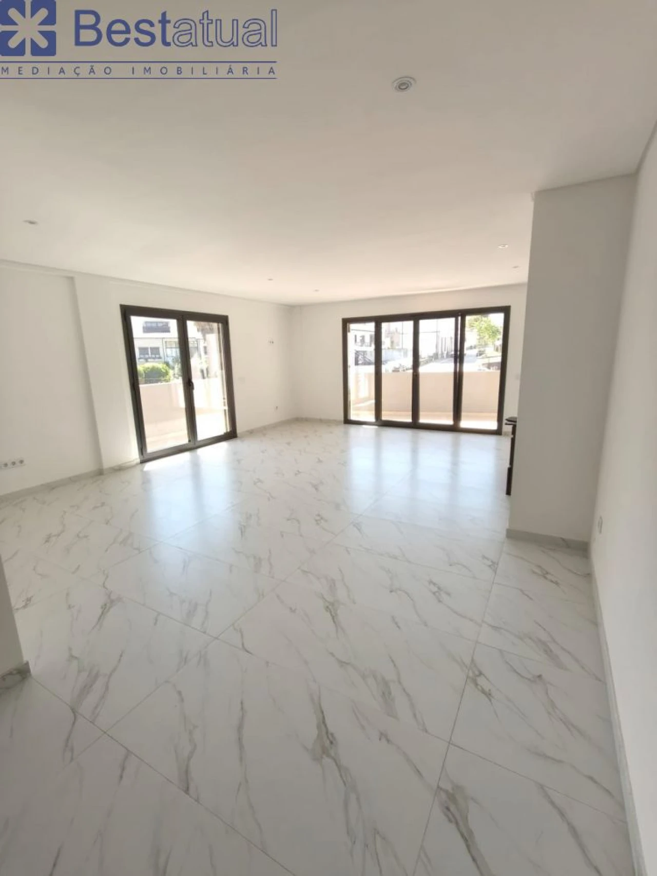 Apartamento T3 para Venda em Arco de Baúlhe e Vila Nune Foto 4