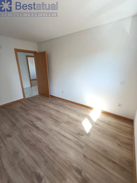 Apartamento T3 para Venda em Arco de Baúlhe e Vila Nune