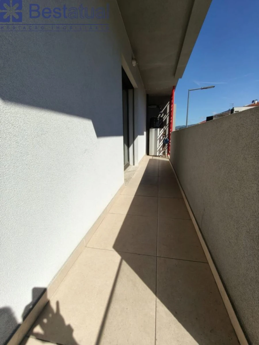 Apartamento T3 para Venda em Arco de Baúlhe e Vila Nune Foto 3