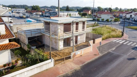 Moradia T3 para Venda em Brogueira, Parceiros de Igreja e Alcorochel