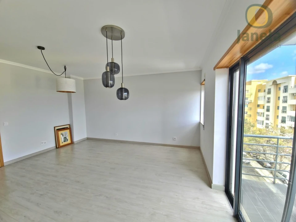 Apartamento T3 para Venda em Faro (Sé e São Pedro) Foto 7