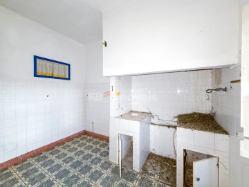 Prédio para Venda em Torres Novas (Santa Maria, Salvador e Santiago)