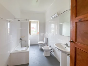Prédio para Venda em Torres Novas (Santa Maria, Salvador e Santiago)