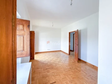 Prédio para Venda em Torres Novas (Santa Maria, Salvador e Santiago)