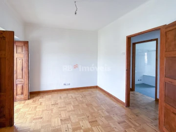 Prédio para Venda em Torres Novas (Santa Maria, Salvador e Santiago)