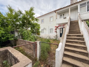Prédio para Venda em Torres Novas (Santa Maria, Salvador e Santiago)