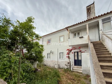 Prédio para Venda em Torres Novas (Santa Maria, Salvador e Santiago)