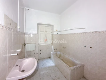 Prédio para Venda em Torres Novas (Santa Maria, Salvador e Santiago)