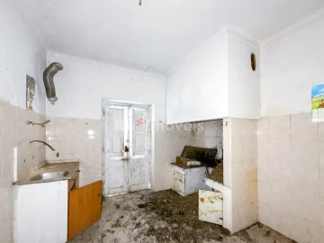 Prédio para Venda em Torres Novas (Santa Maria, Salvador e Santiago)