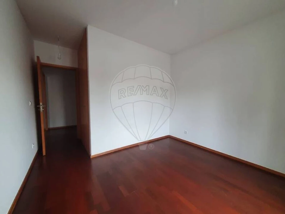 Apartamento T2 para Venda em Oliveira do Douro Foto 6