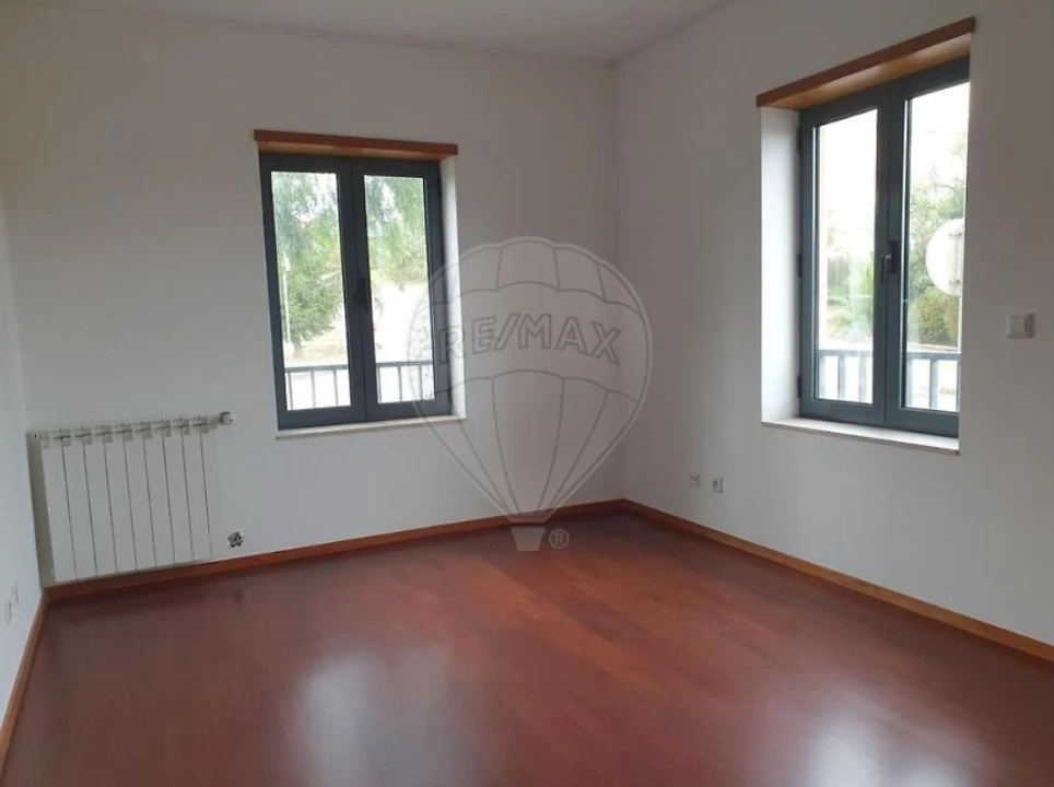 Apartamento T2 para Venda em Oliveira do Douro Foto 3