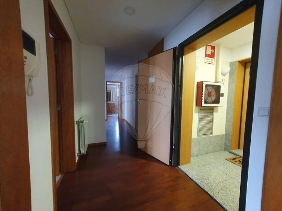 Apartamento T2 para Venda em Oliveira do Douro Foto 5