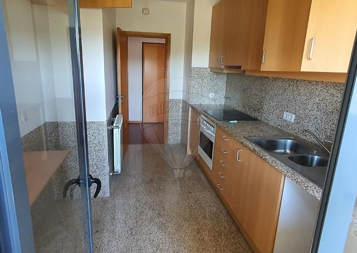 Apartamento T2 para Venda em Oliveira do Douro Foto 4