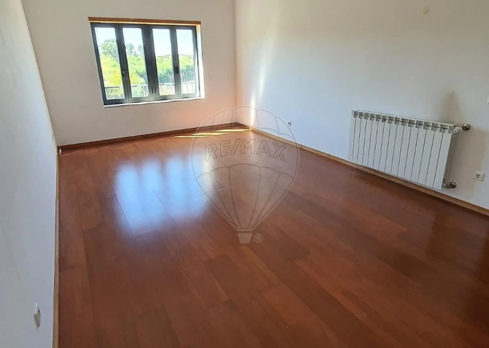 Apartamento T2 para Venda em Oliveira do Douro Foto 3