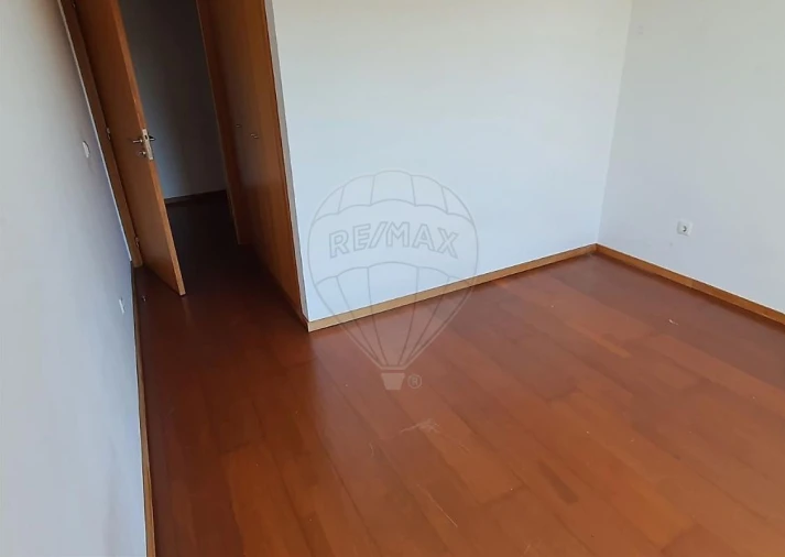 Apartamento T2 para Venda em Oliveira do Douro Foto 8