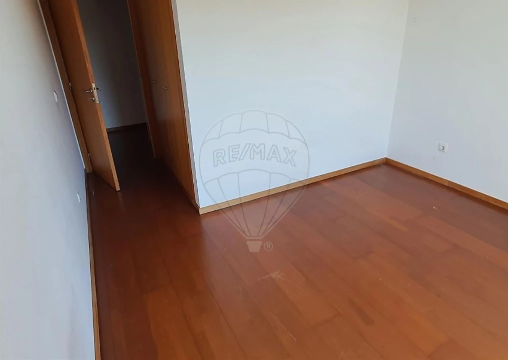 Apartamento T2 para Venda em Oliveira do Douro Foto 8