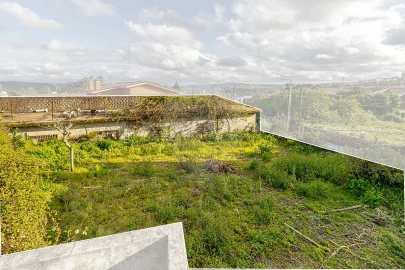 Armazém para Venda em Sanguedo