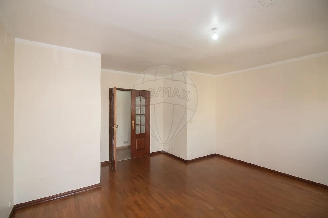 Apartamento T3 para Venda em Carregado e Cadafais Foto 13